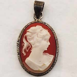 Vintage Sterling Silver Shell Cameo Pendant
